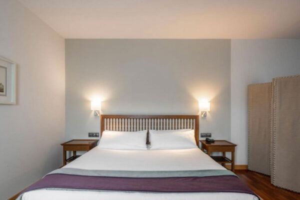 parador villafranca del bierzo accommodation hunting cantabrian chamois