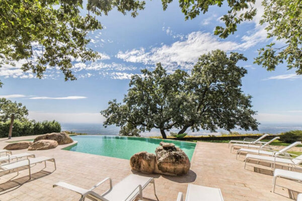 hotel-nabia-accommodation-hunting-gredos-ibex-3jpg